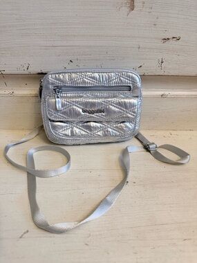 Baggallini Metallic Silver Quilted Crossbody